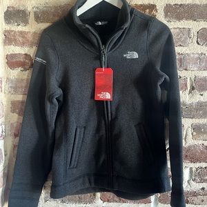 New ladies The North Face sweater fleece jacket in black heather.